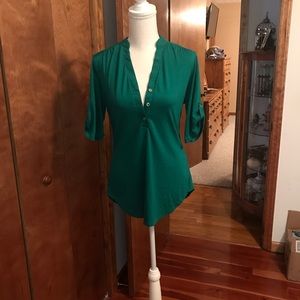 Green 3/4 sleeve shirt